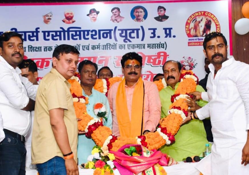 यूनाइटेड टीचर एसोसिएशन द्वारा किया गया शिक्षकों का सम्मान