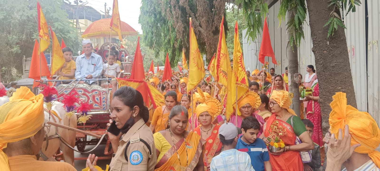 अखिल विश्व गायत्री परिवार ने निकाली कलश शोभा यात्रा