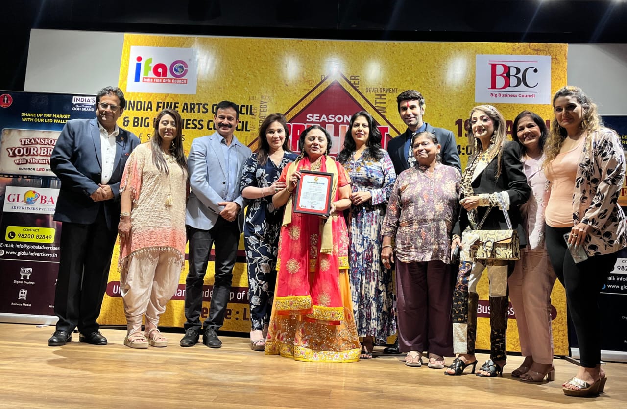 साहित्यिक और सामाजिक योगदान के लिए डॉ.मंजू लोढ़ा को लाइफटाइम अचीवमेंट अवॉर्ड