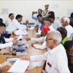 जिलाधिकारी एवं कप्तान ने सम्पूर्ण समाधान दिवस में सुनीं लोगों की समस्याएं