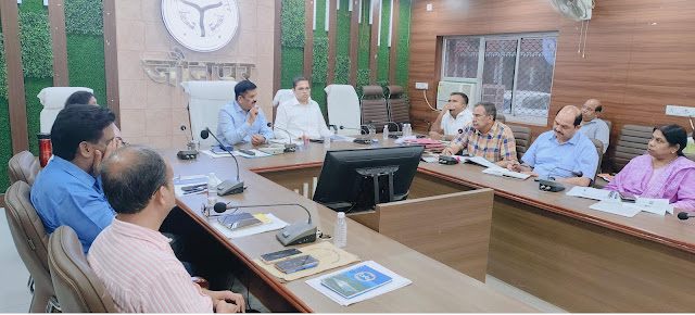 गैर जिम्मेदार विभागों को पड़ी फटकार, कई अधिकारियों-कर्मचारियों का वेतन रोका गया