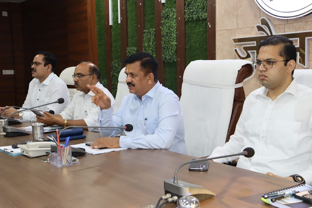 जिलाधिकारी ने बिजली न काटने के दिए निर्देश