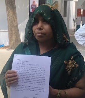 कारगिल शहीद की पत्नी जमीन के लिए न्याय की लगा रही गुहार 