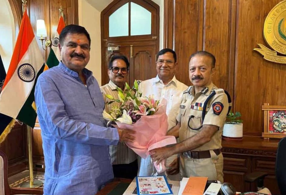 मुंबई पुलिस आयुक्त देवेन भारती से मिले कृपाशंकर सिंह