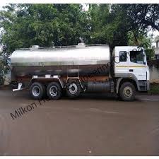 मथुरा में मिलावटी दूध का टैंकर जब्त