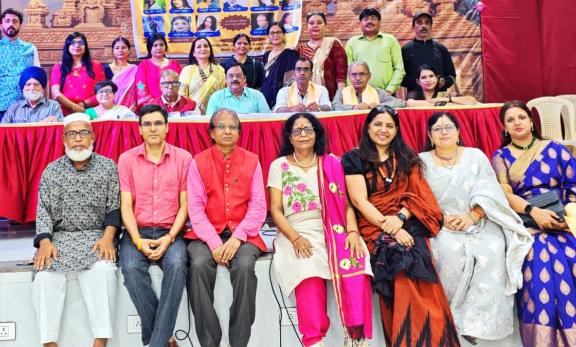 सृजन के रंग संस्थान द्वारा भव्य कवि सम्मेलन संपन्न 