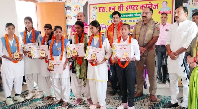 प्रबन्धक संतोष मिश्र एवं प्रधानाचार्या नीलिमा मिश्रा ने बढ़ाया उत्साह