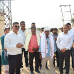 भूसा दान करने वाले प्रधानों को जिलाधिकारी ने किया सम्मानित