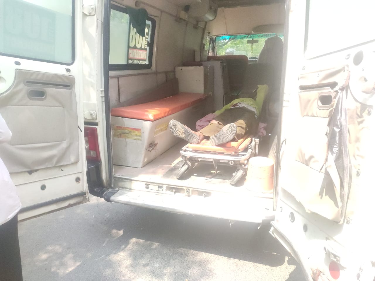 बाइक व मैजिक से टक्कर में तीन घायल