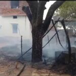 शार्ट सर्किट से मड़हे में लगी आग, दो भैंसें झुलसीं, भारी नुकसान