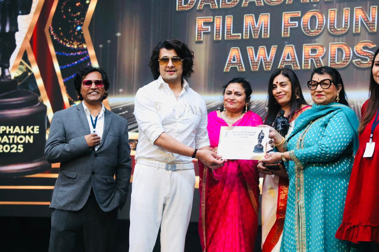 दादा साहेब फाल्के फ़िल्म फाउंडेशन अवार्ड से सोनू निगम सम्मानित