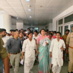 कई दिनों से मेडिकल कॉलेज में चल रहा संविदा स्टाफ नर्सों का धरना-प्रदर्शन