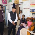 जिलाधिकारी ने प्राथमिक स्वास्थ्य केन्द्र का किया निरीक्षण
