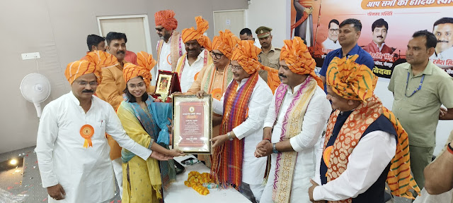 यूपीएसई परीक्षा में उत्तीर्ण हुये छात्रों को किया गया सम्मानित