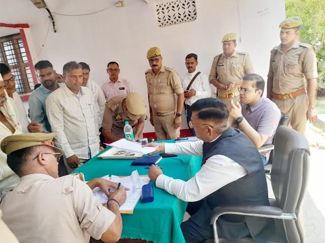 जौनपुर जिलाधिकारी ने समस्याओं का मौके पर जाकर करें निस्तारण