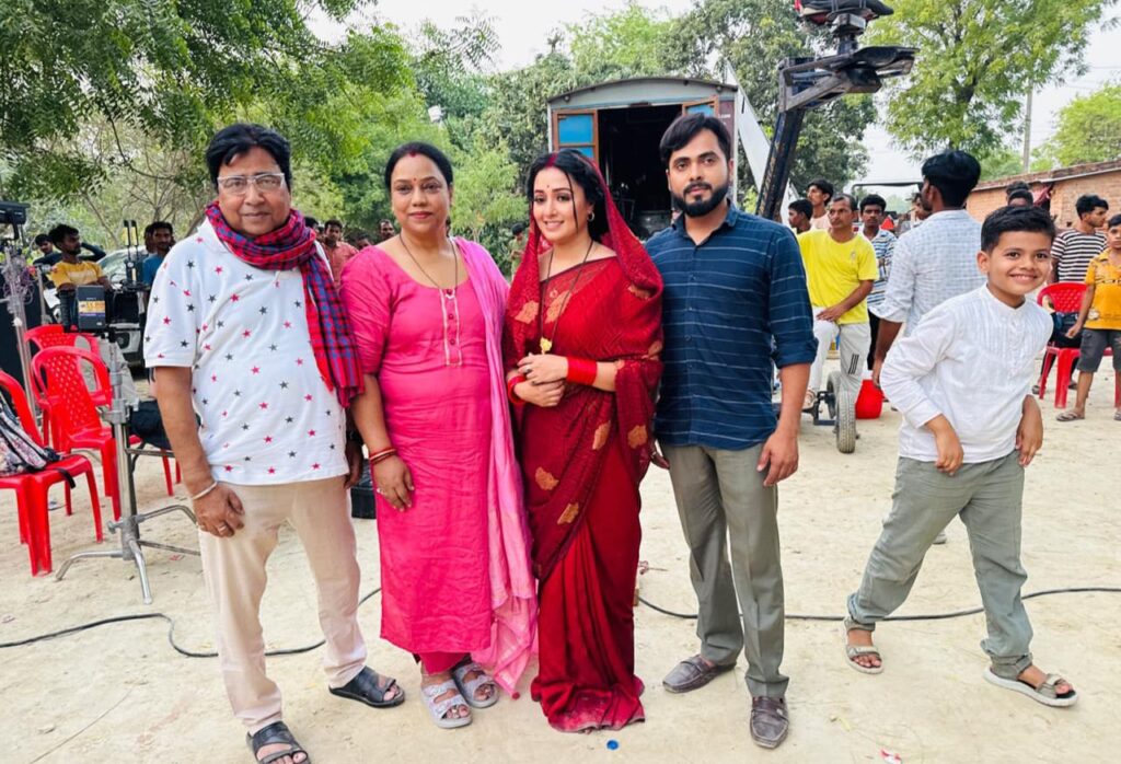 गांव में फिल्म की शूटिंग करने पहुंचा जौनपुर का लाल