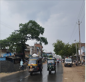 परिवर्तित मौसम के चलते ऊहापोह में दिखे लोग