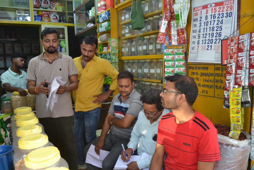 *जौनपुर में चला पॉलिथीन के खिलाफ विशेष अभियान, कई दुकानदारों पर हुई कार्रवाई*