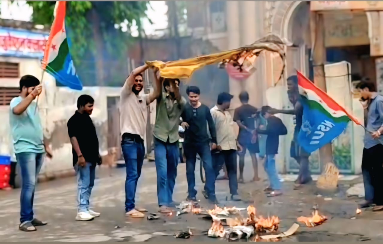 आर एस एस प्रमुख दत्तात्रेय होसबोले के बयान पर कांग्रेसी हुए आंदोलित