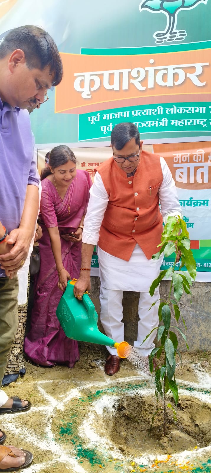 जौनपुर में श्यामा प्रसाद मुखर्जी के बलिदान दिवस पर कृपाशंकर सिंह ने किया पौधरोपण