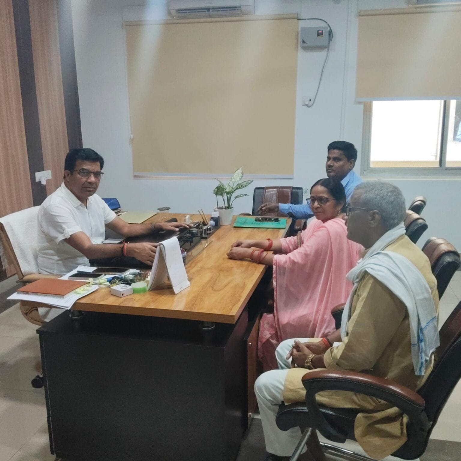 सहायक कुलसचिव सरला यादव ने पूर्वांचल विश्वविद्यालय में कार्यभार संभाला