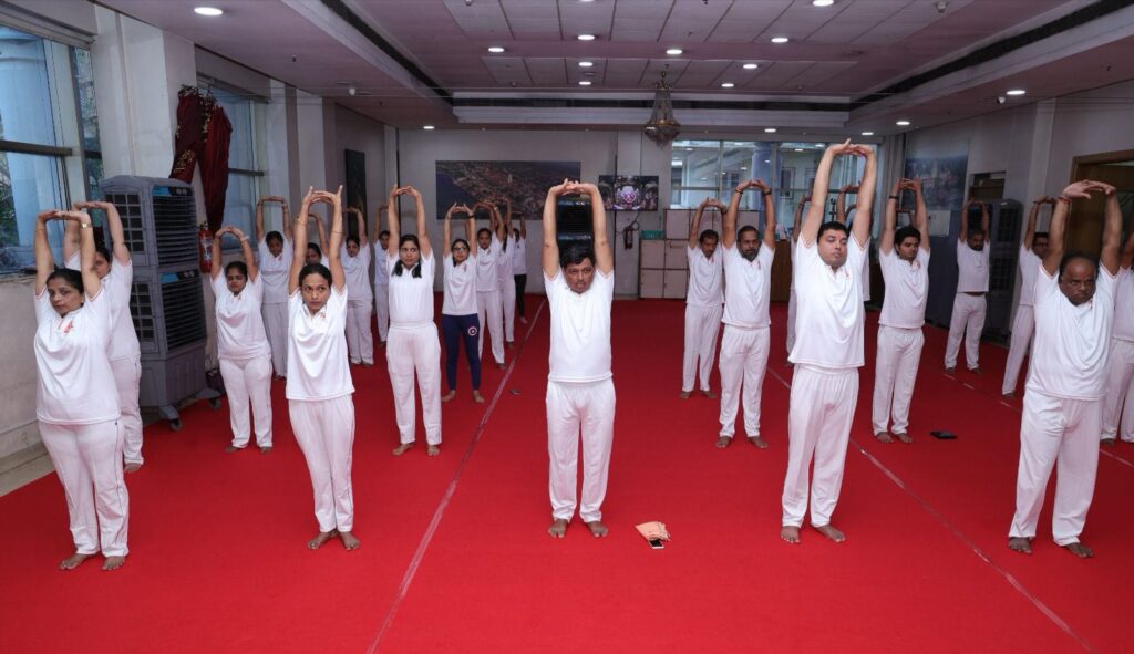 शरीर ही नहीं मन को भी ताकतवर बनाता है योग : आचार्य पवन त्रिपाठी