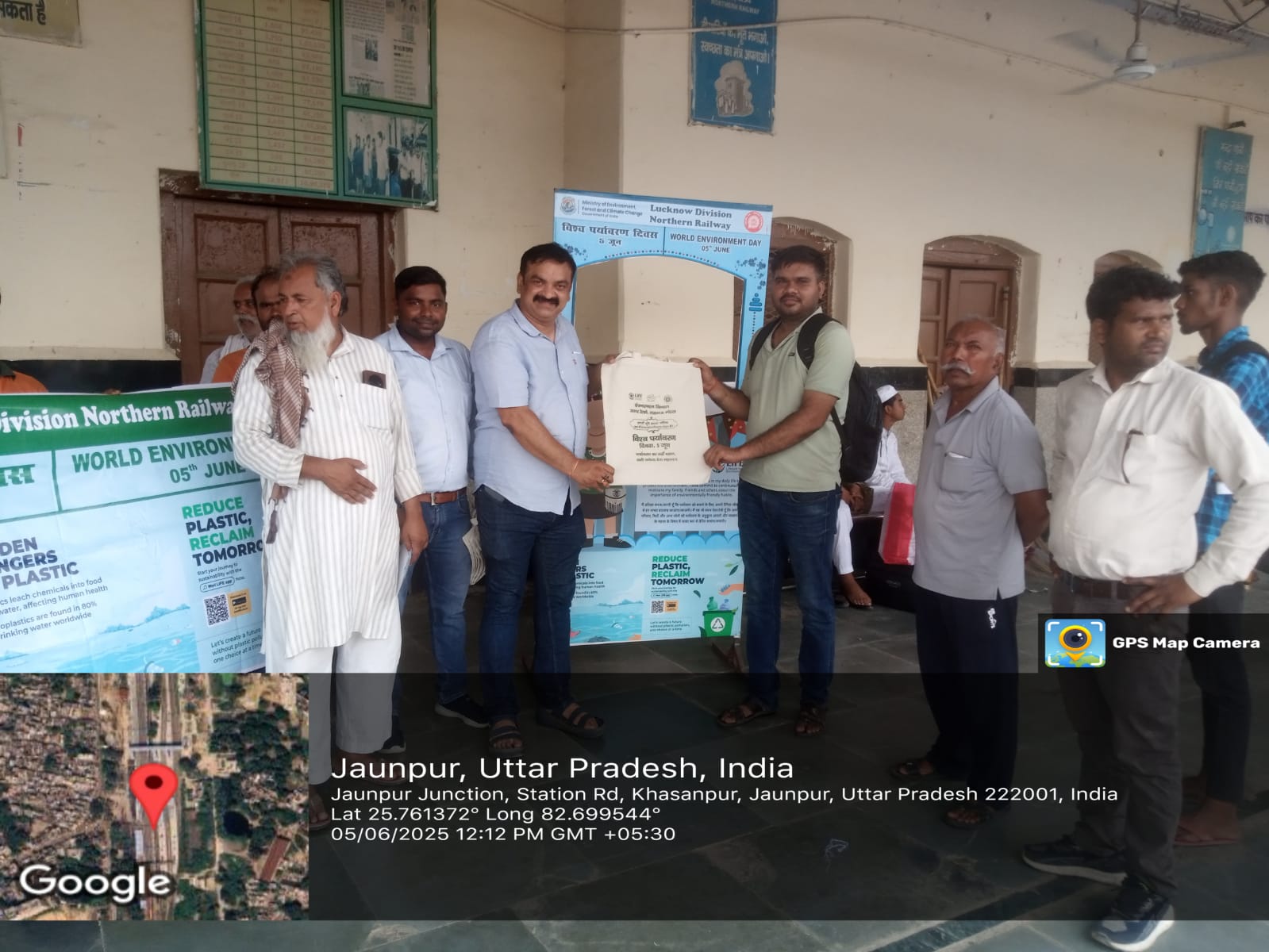 जौनपुर जंक्शन पर पौधा रोपण एवं जागरूकता अभियान 