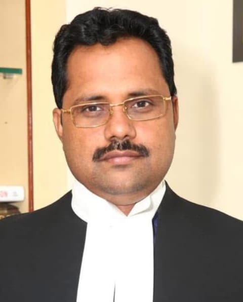 मुंब्रा रेल दुर्घटना को लेकर अपना पूर्वांचल महासंघ ने रेलवे पर साधा निशाना 