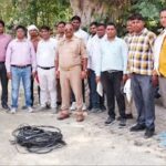 13 के खिलाफ मुकदमा दर्ज कराते हुये 116 घरों की काटी गयी बिजली