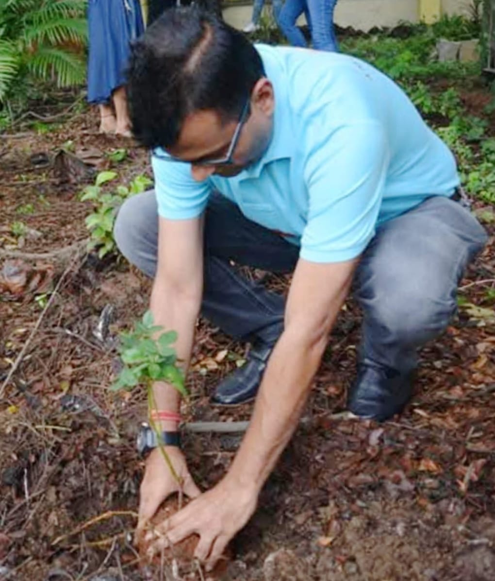 वृक्ष लगाओ धरती बचाओ : डॉ अनील काशीमुरारका