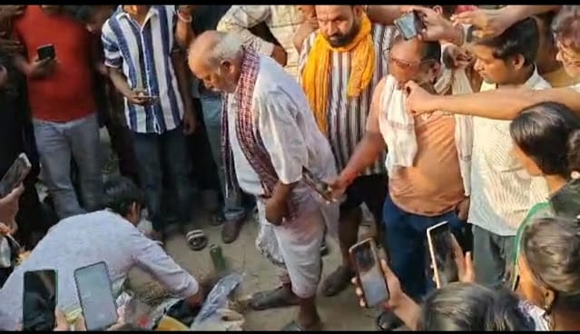 मृत प्रेमिका की मांग में सिंदूर भर रचाई शादी, लिया आजीवन अविवाहित रहने का संकल्प