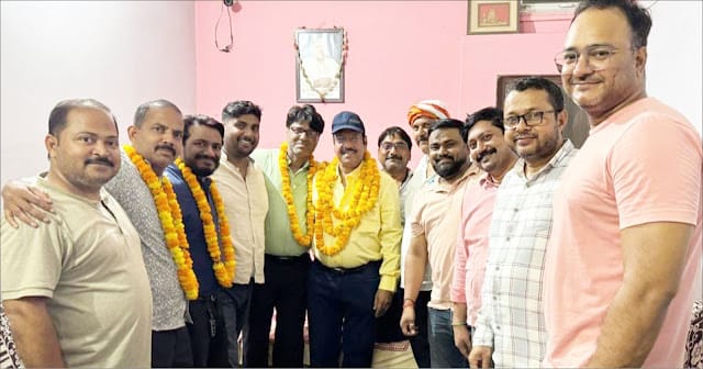 विवेक मौर्य सचिव, नितिन मौर्य कोषाध्यक्ष, विजय मौर्य, विनय मौर्य, मुकेश जायसवाल उपाध्यक्ष चुने गये