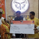 मुख्यमंत्री योगी आदित्यनाथ द्वारा 11690 कृषक परिवारों को 561.86 करोड़ की सहायता राशि का वितरण