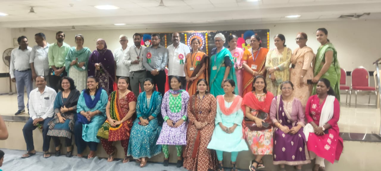 दिंडोशी बीएमसी स्कूल में धूमधाम से मनाया गया प्रवेशोत्सव