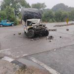 टेलर से पिकअप वैन में हुई जबरदस्त टक्कर, ड्राइबर गम्भीर रूप से घायल