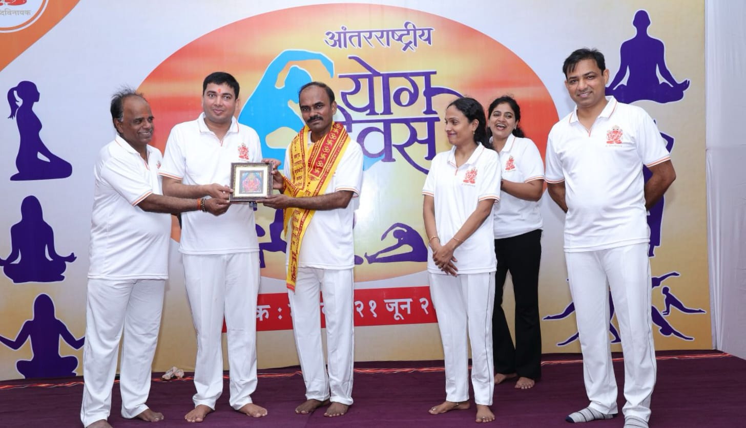 शरीर ही नहीं मन को भी ताकतवर बनाता है योग : आचार्य पवन त्रिपाठी