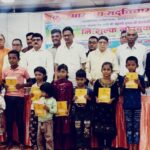 भारतीय सदविचार मंच द्वारा काजूपाड़ा के बच्चों को निःशुल्क नोटबुक वितरित  