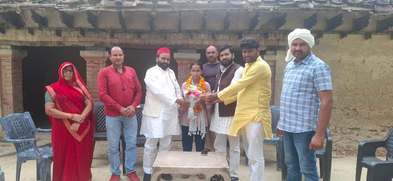 जौनपुर, B.Ed प्रवेश परीक्षा में उत्कृष्ट प्रदर्शन: शिवांगी यादव को पूर्व विधायक और सपा नेता ने किया सम्मानित