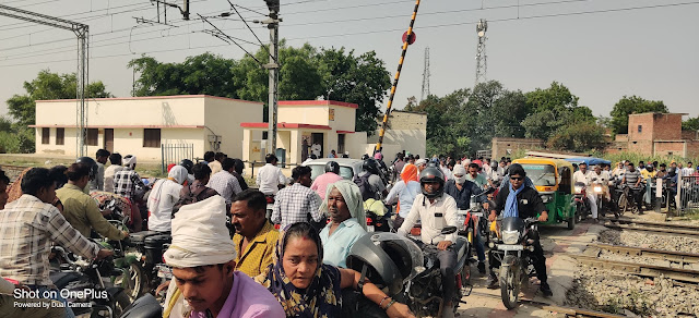 सड़क दुर्घटनाओं को दिया जा रहा है न्योता, जिम्मेदार कौन.?