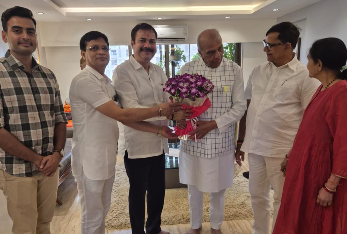 बीजेपी प्रवक्ता उदयप्रताप सिंह ने किया जगदंबिका पाल का सम्मान