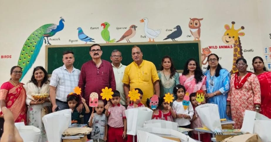 बीएमसी स्कूलों में धूमधाम से मनाया गया प्रवेशोत्सव, बच्चों को बांटी गई शैक्षणिक सामग्री