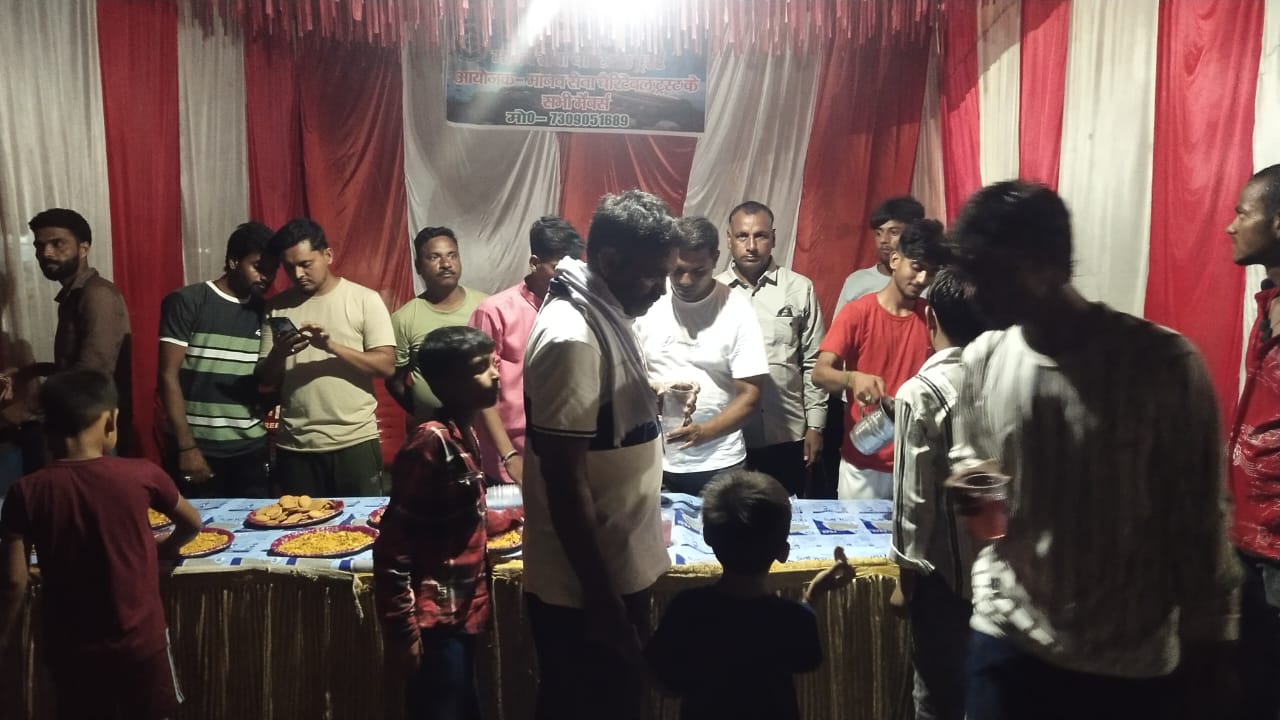 जौनपुर के शाहगंज में ईद ए गदीर के अवसर पर सबील लगाई गई