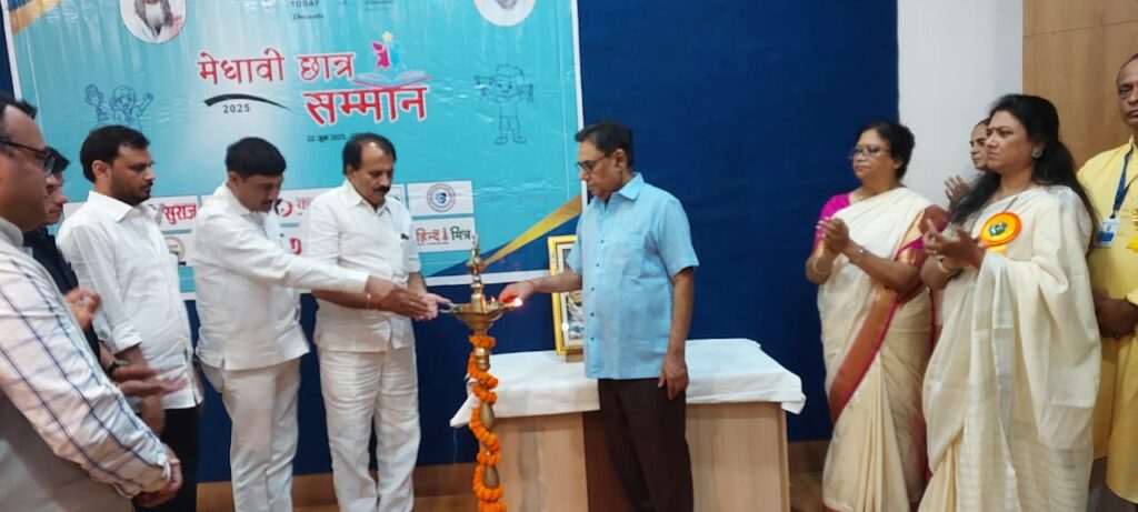 रायपुर में मेधावी छात्रों का भव्य सम्मान समारोह: सांस्कृतिक कार्यक्रमों ने बांधा समां