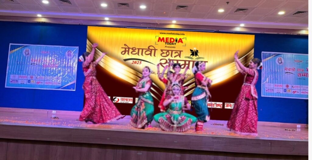 रायपुर में मेधावी छात्रों का भव्य सम्मान समारोह: सांस्कृतिक कार्यक्रमों ने बांधा समां