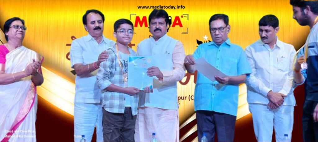 रायपुर में मेधावी छात्रों का भव्य सम्मान समारोह: सांस्कृतिक कार्यक्रमों ने बांधा समां