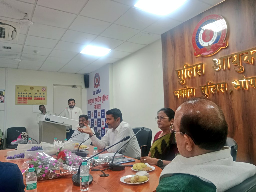 भोपाल पुलिस कमिश्नरेट में आयोजित स्कूल टापर्स सम्मान समारोह