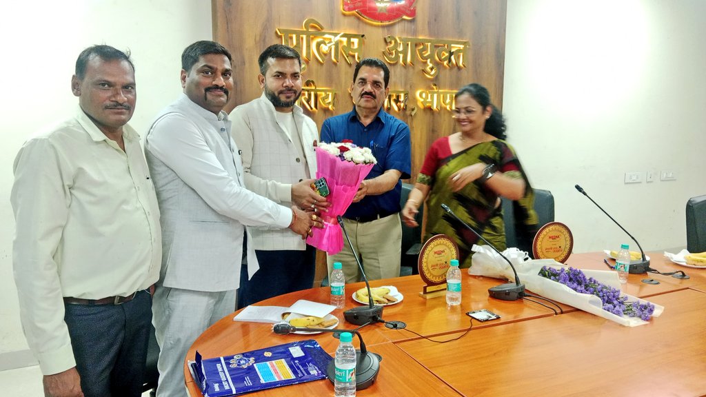 भोपाल पुलिस कमिश्नरेट में आयोजित स्कूल टापर्स सम्मान समारोह