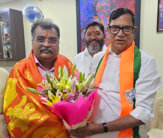 रविंद्र चव्हाण जनता और जमीन से जुड़े लोकप्रिय नेता: कृपाशंकर सिंह