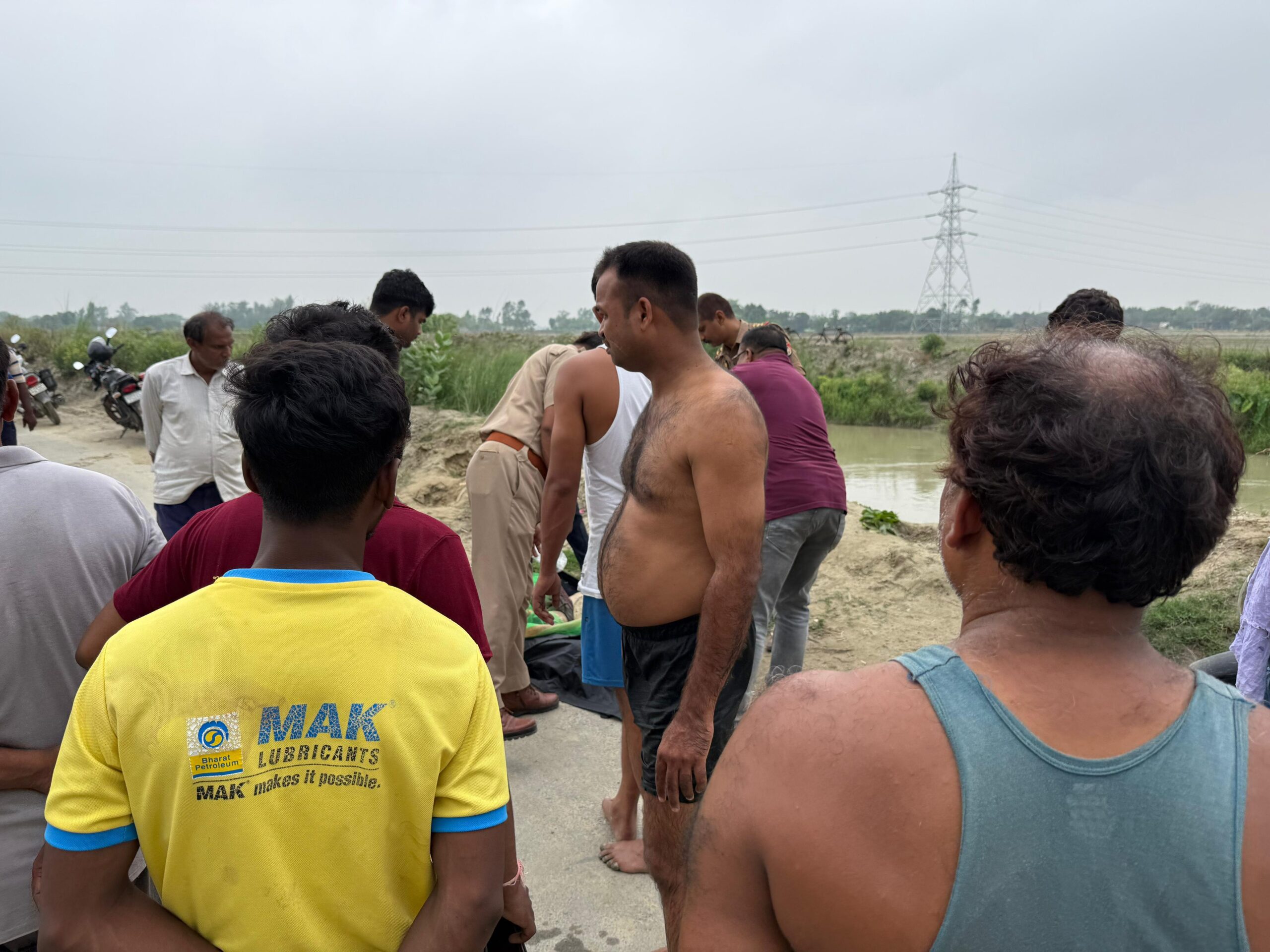 सिकरारा में नहर में बह कर आई युवक की लाश 