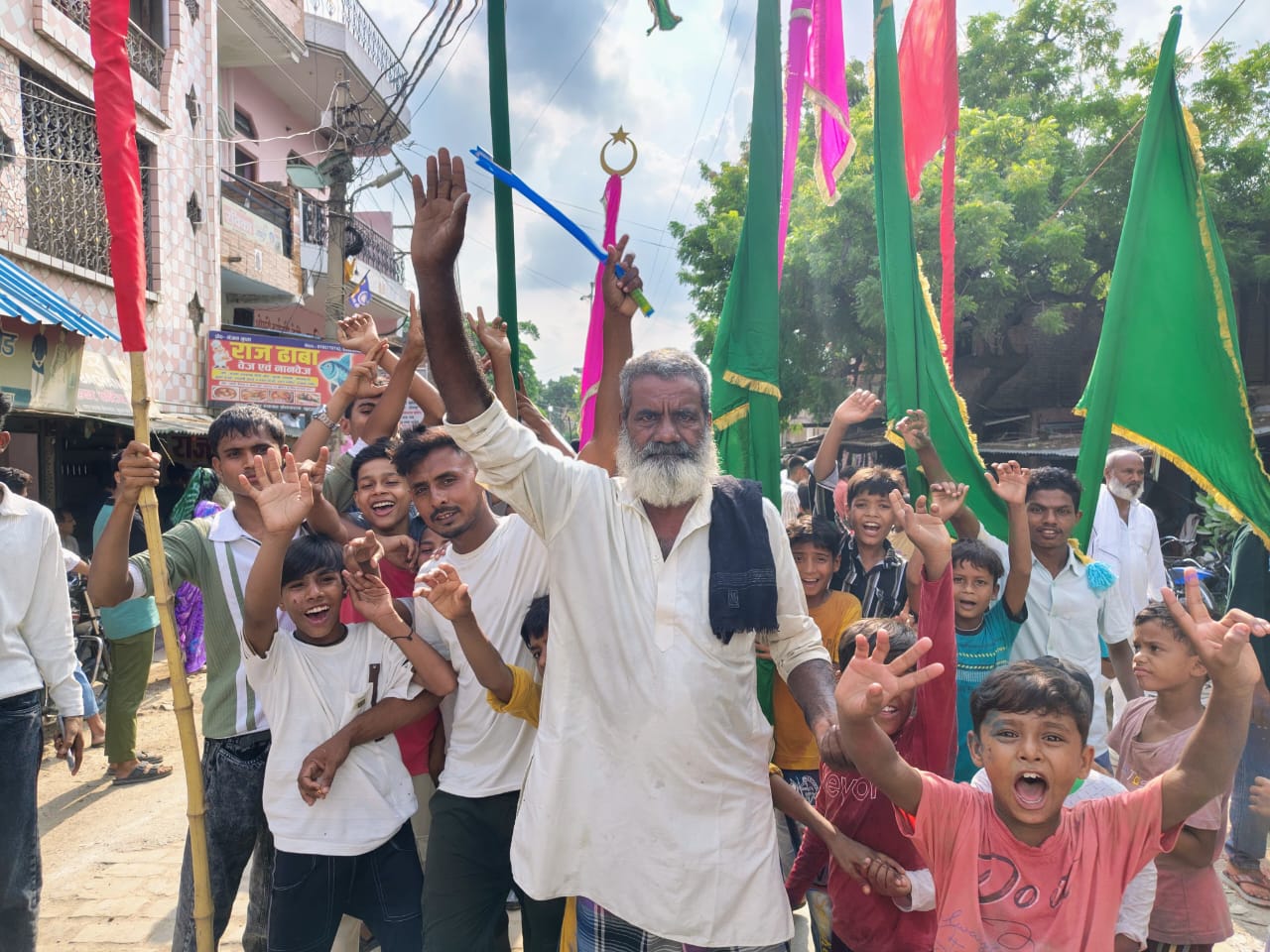 खेतासराय में सातवीं मोहर्रम का अलम जुलूस अकीदत के साथ निकला